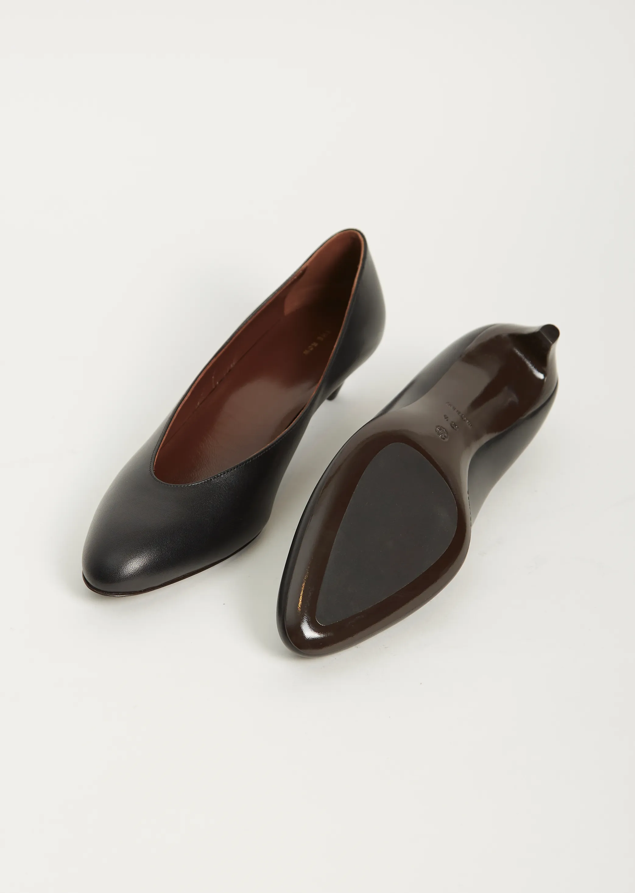 Almond Pump — Black