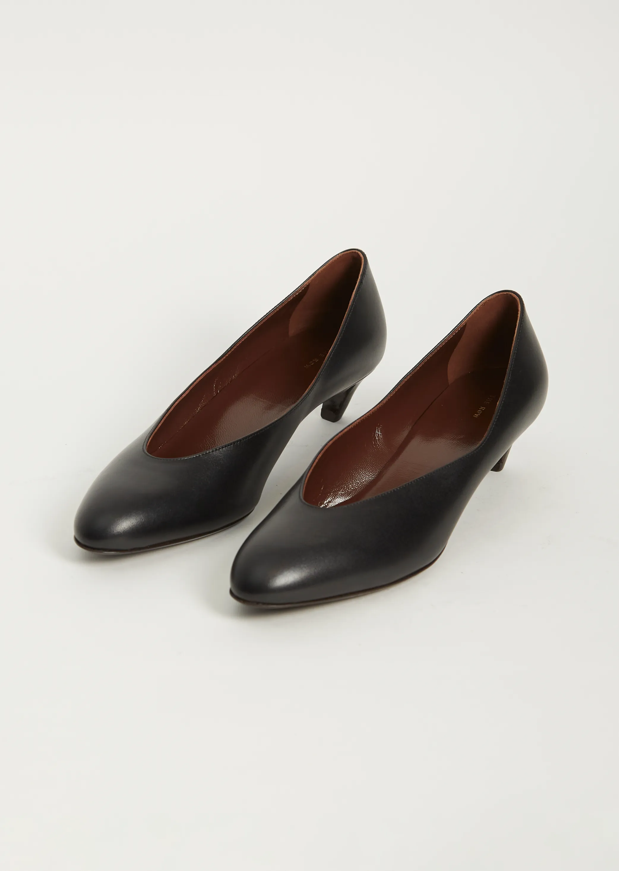 Almond Pump — Black