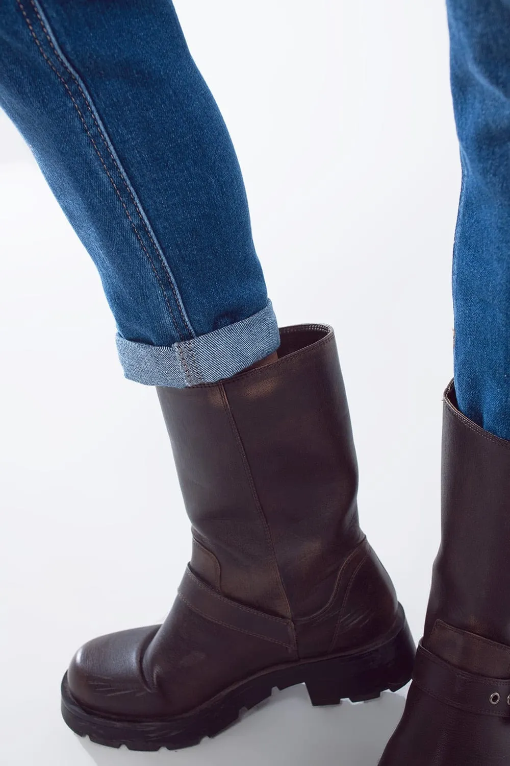 Basic Straigh Jeans With Side Pockets In Mid Wash