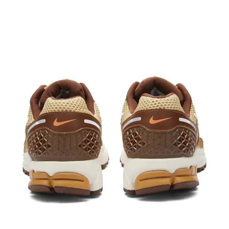 NIKE ZOOM VOMERO 5 - GOLD / BROWN