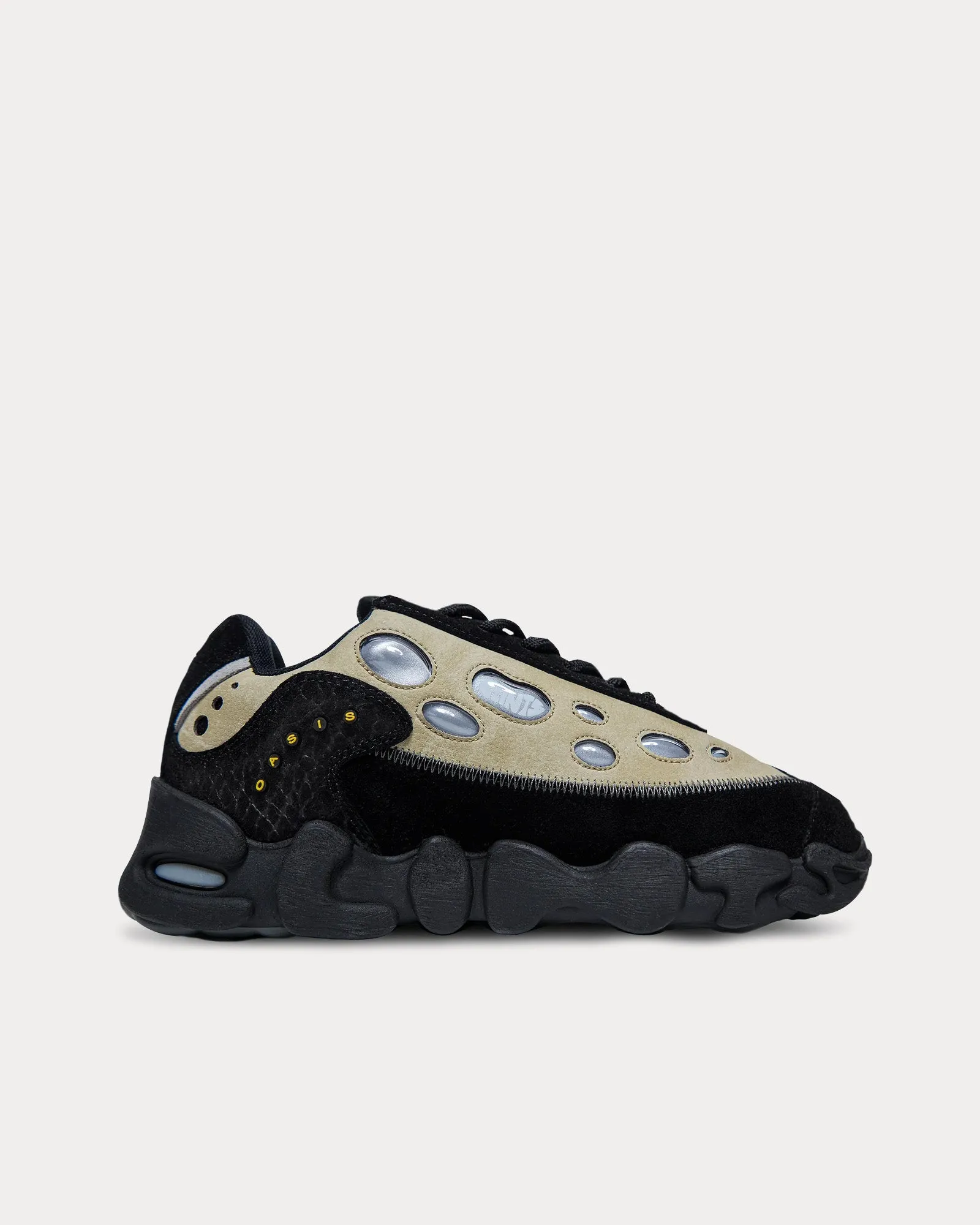 Oasis 'Desert' Black / Beige Low Top Sneakers