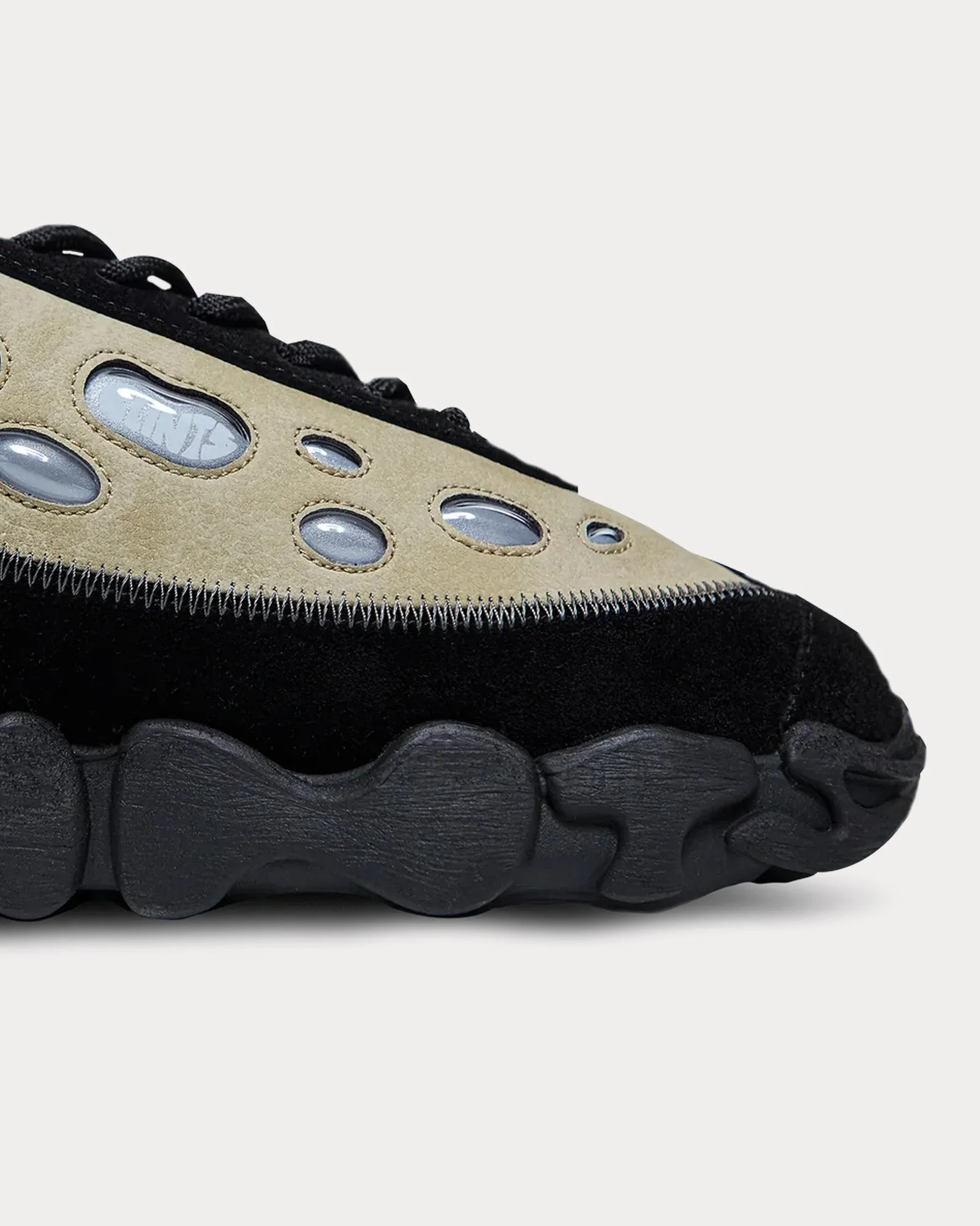 Oasis 'Desert' Black / Beige Low Top Sneakers