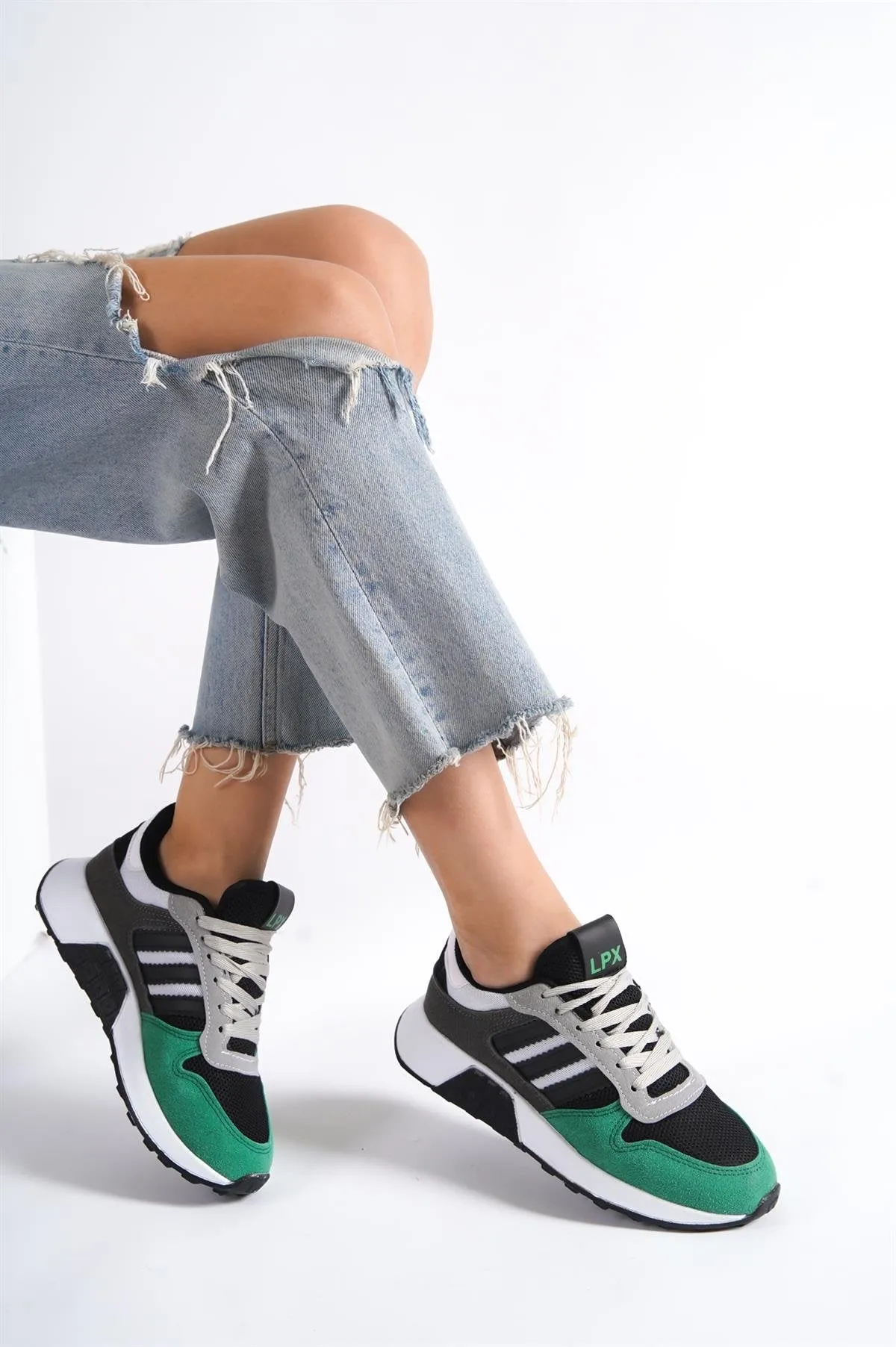 Unisex Green 3 Stripes Sneaker
