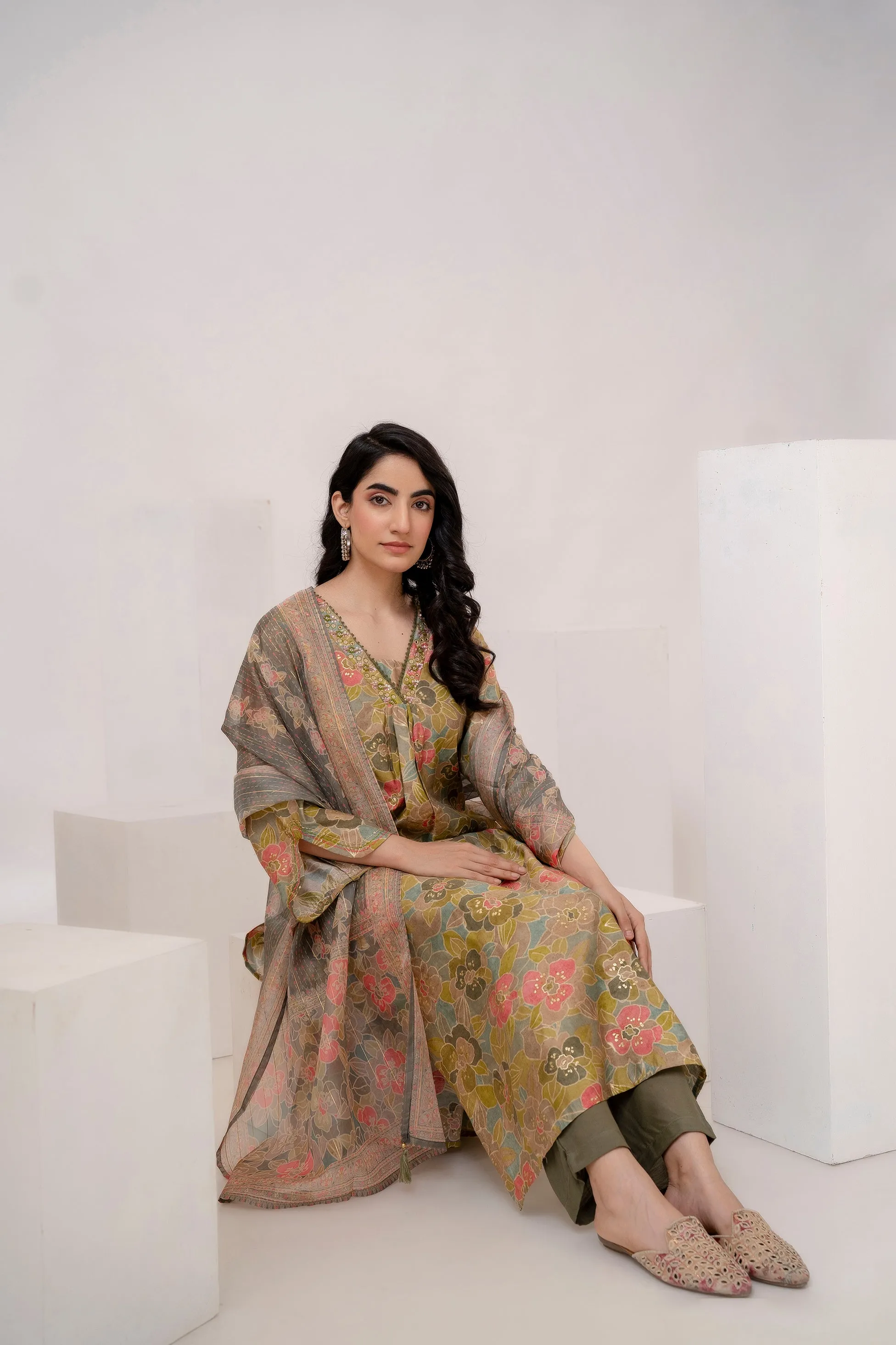 Women's Olive Green Muslin Kurta Pant and Dupatta Set