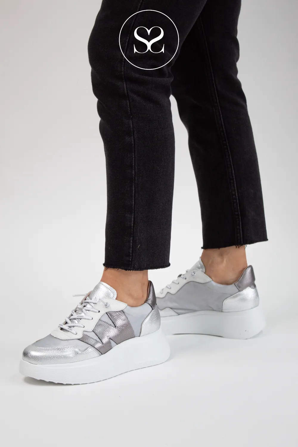 WONDERS A-3622 SILVER LEATHER CHUNKY PULL ON WEDGE TRAINERS