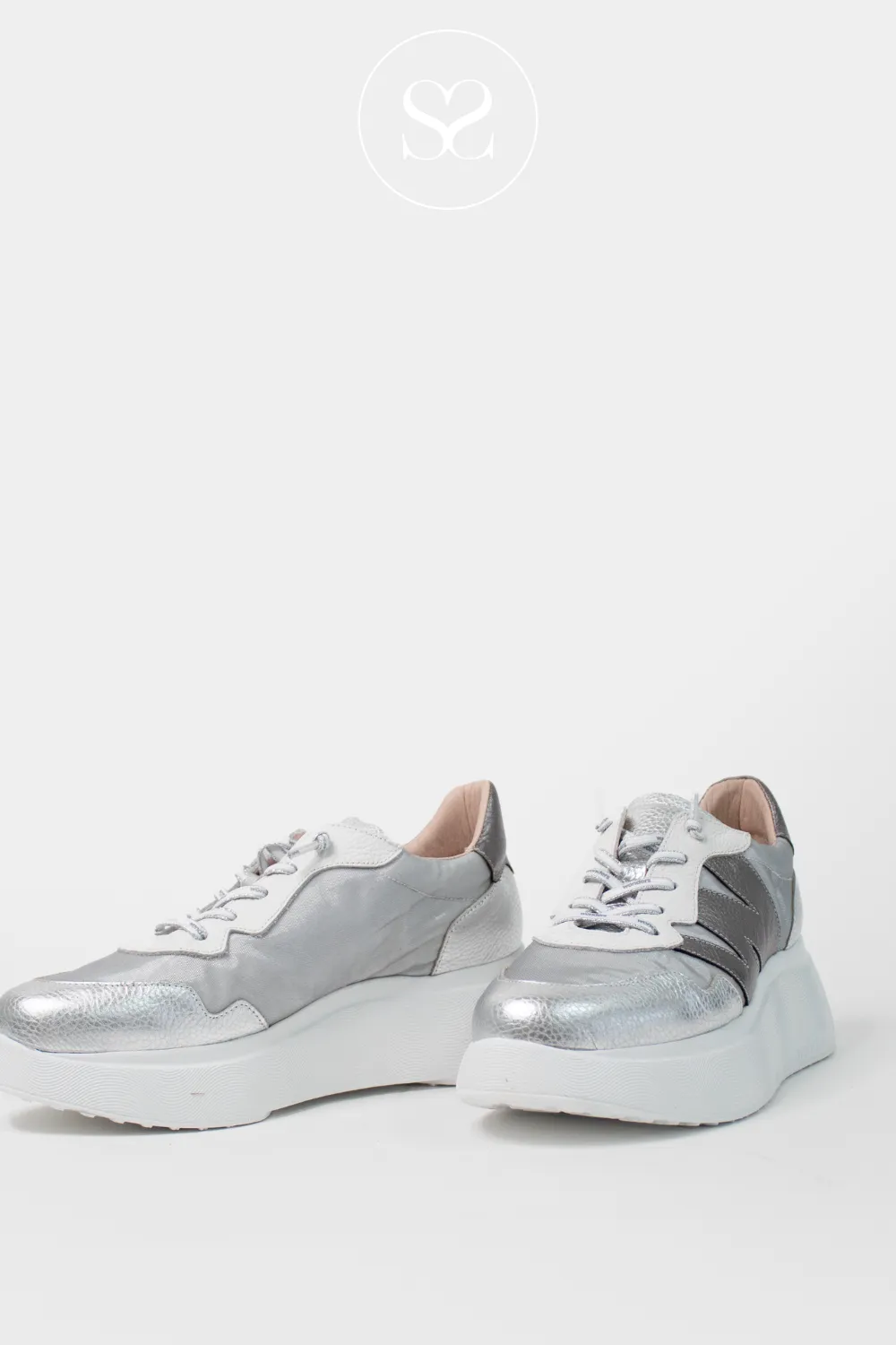 WONDERS A-3622 SILVER LEATHER CHUNKY PULL ON WEDGE TRAINERS